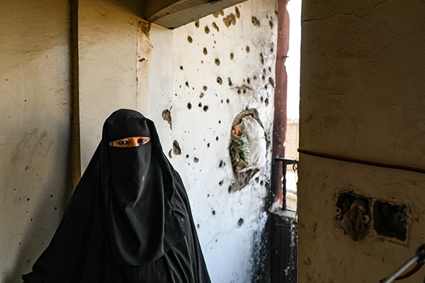Life in Yemen's 'Sniper City'